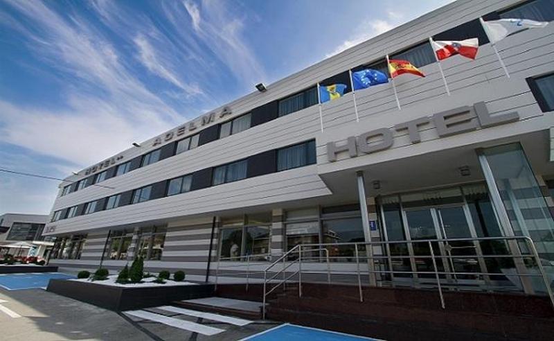 Hotel Adelma Hoznayo Bagian luar foto